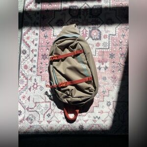 NWOT Patagonia Atom 8L Sling Backpack